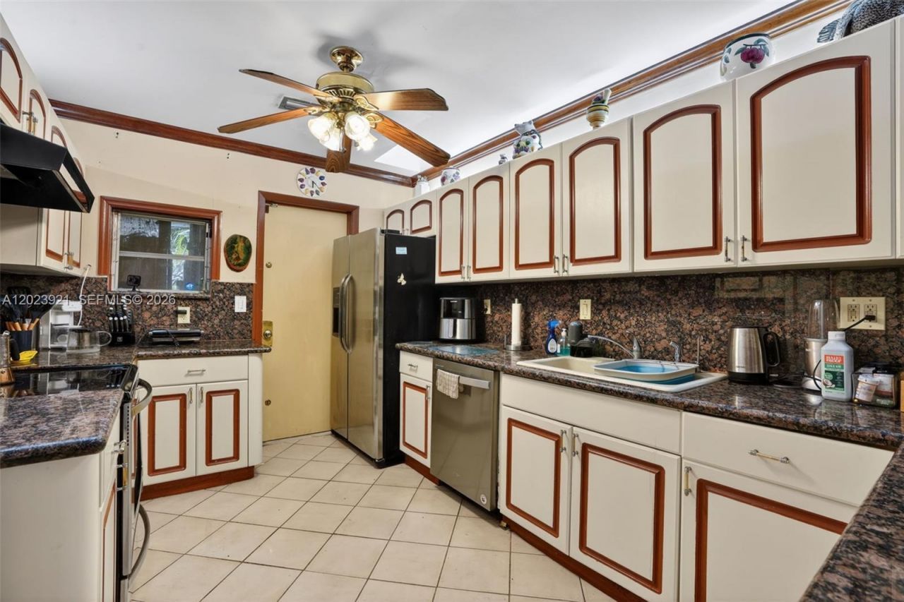 8461 SW 68th St Rd , Miami, FL 33143 Photo