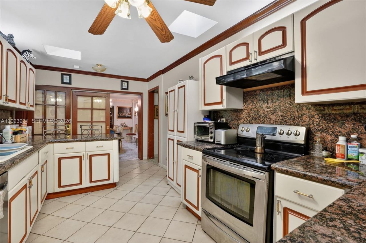 8461 SW 68th St Rd , Miami, FL 33143 Photo