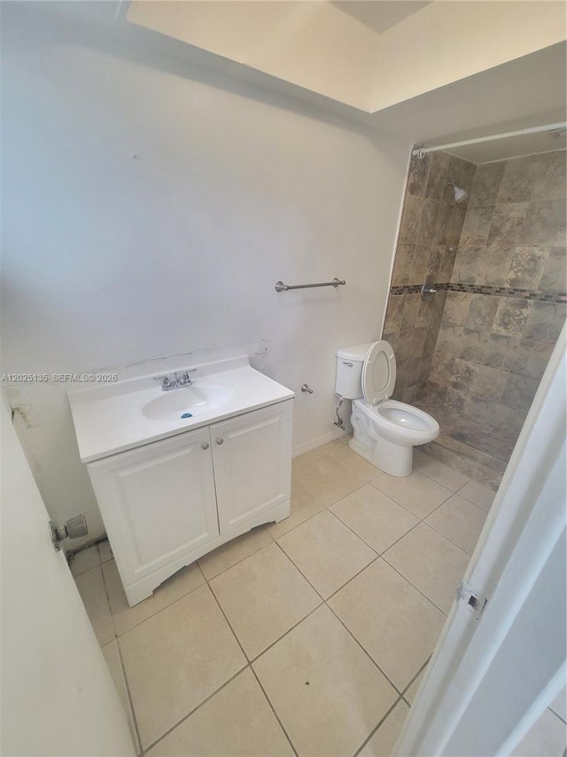11960 NE 19th Dr , Unit 16, North Miami, FL 33181 Photo