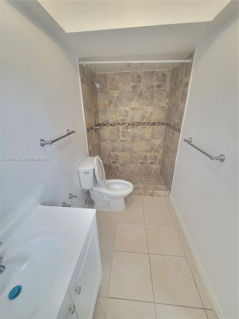 11960 NE 19th Dr , Unit 16, North Miami, FL 33181 Photo