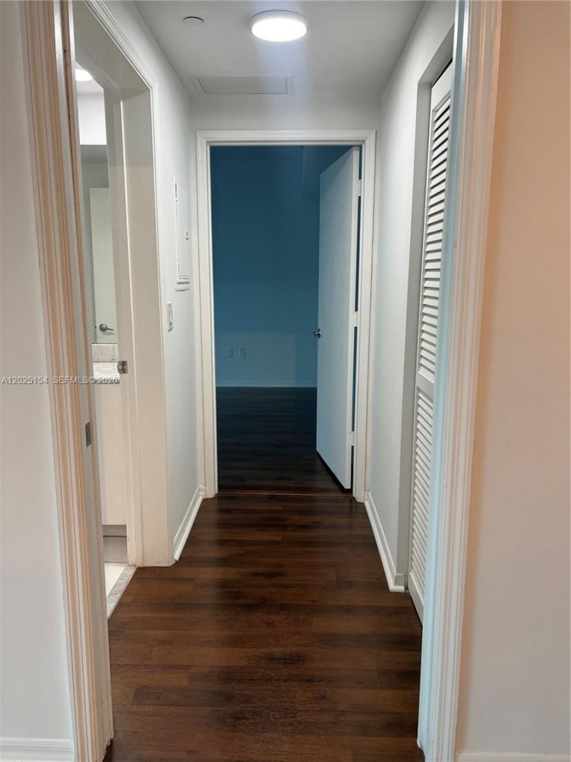 950 Brickell Bay Dr, Unit 2303, Miami, FL 33131 Photo