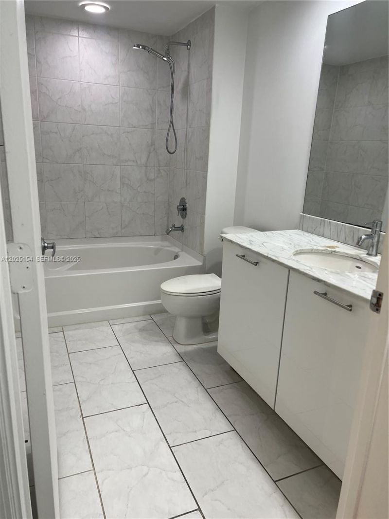 950 Brickell Bay Dr, Unit 2303, Miami, FL 33131 Photo
