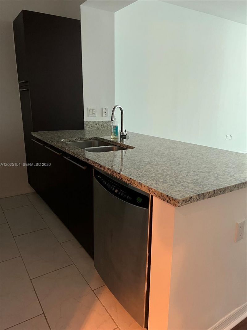 950 Brickell Bay Dr, Unit 2303, Miami, FL 33131 Photo