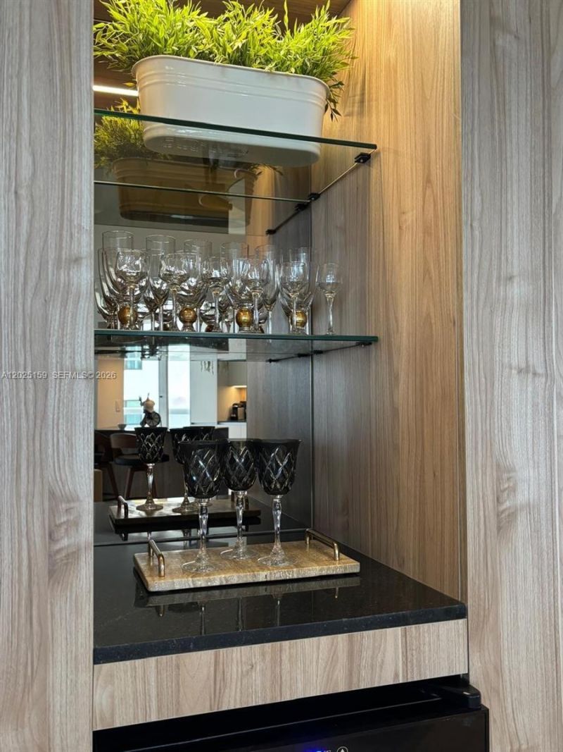 6301 Collins Ave , Unit 908, Miami Beach, FL 33141 Photo