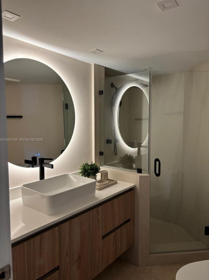 6301 Collins Ave , Unit 908, Miami Beach, FL 33141 Photo