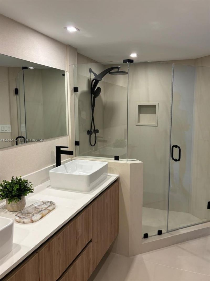 6301 Collins Ave , Unit 908, Miami Beach, FL 33141 Photo