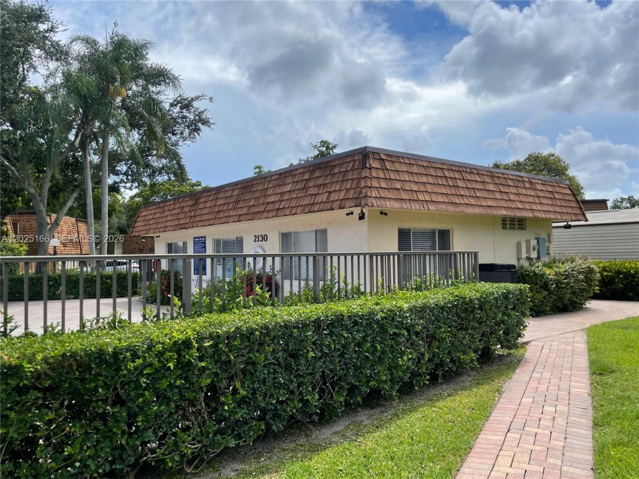 8901 Orange Grove Dr , Unit D-24, Davie, FL 33324 Photo