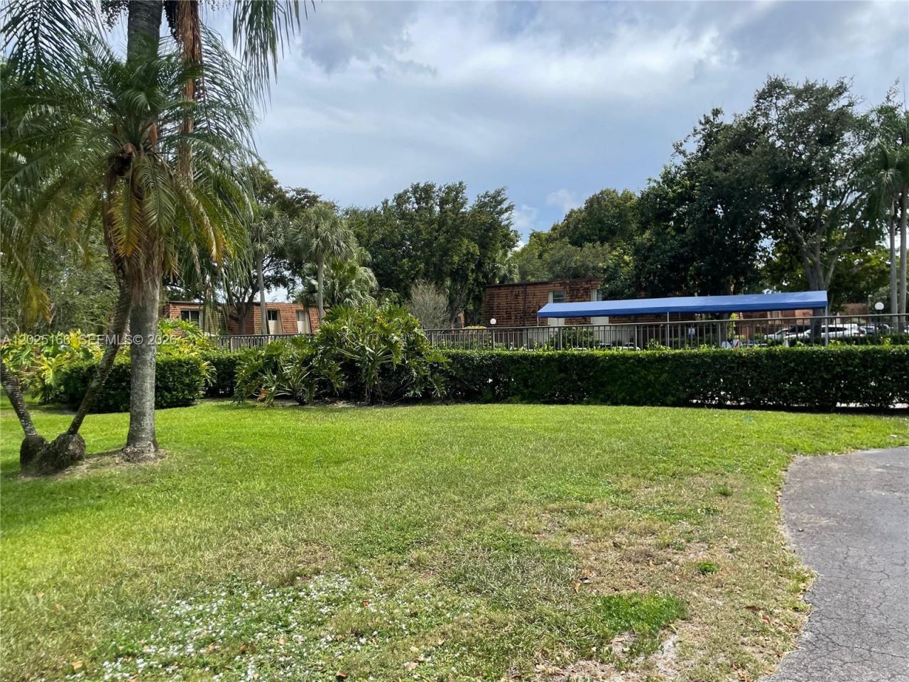 8901 Orange Grove Dr , Unit D-24, Davie, FL 33324 Photo
