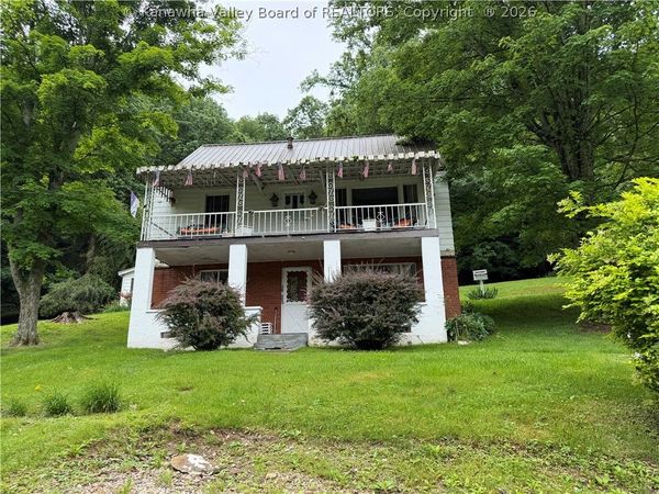 50 31st Square E, Nitro, WV 25143