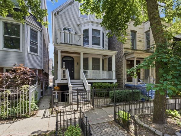 3327 N Kenmore Avenue, Unit 1, Chicago, IL 60657