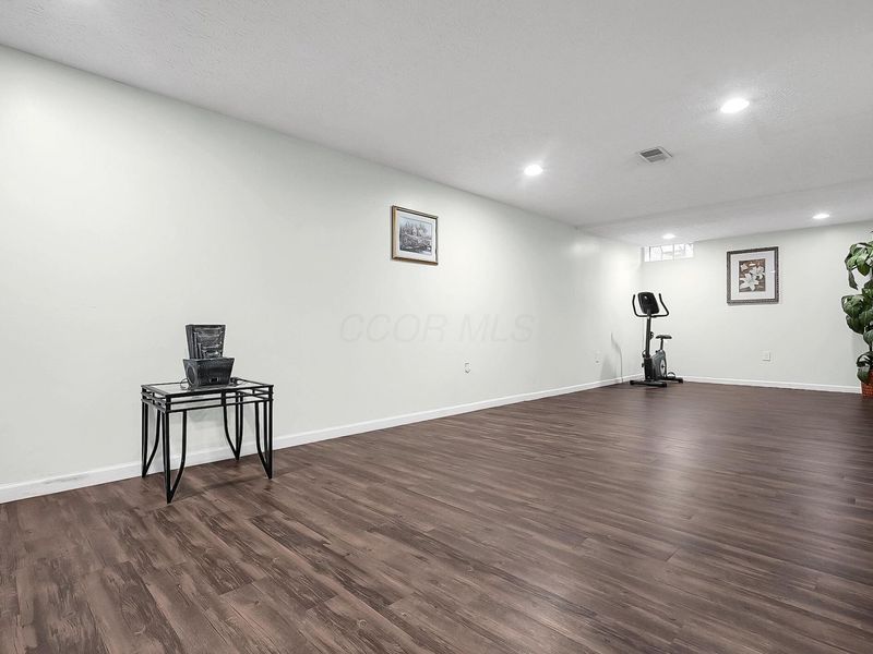 97 Stornoway Drive W, Columbus, OH 43213 Photo 4