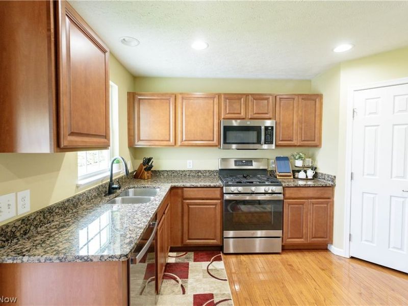 592 Eastglen Circle, Tallmadge, OH 44278 Photo 11