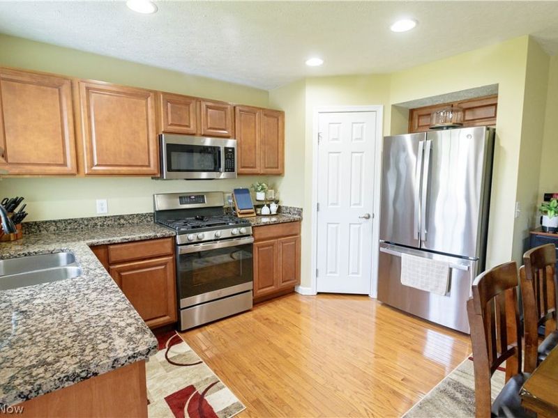 592 Eastglen Circle, Tallmadge, OH 44278 Photo 12