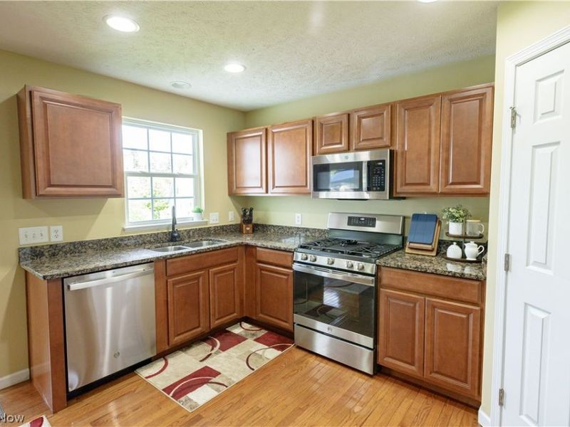 592 Eastglen Circle, Tallmadge, OH 44278 Photo 13