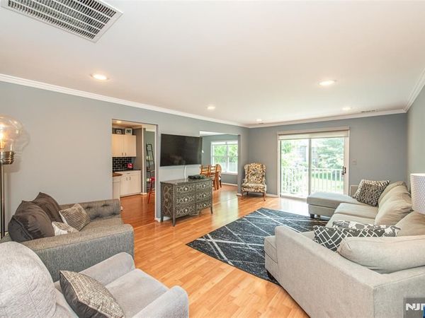 4 Katie Court, East Hanover Twp, NJ 07936