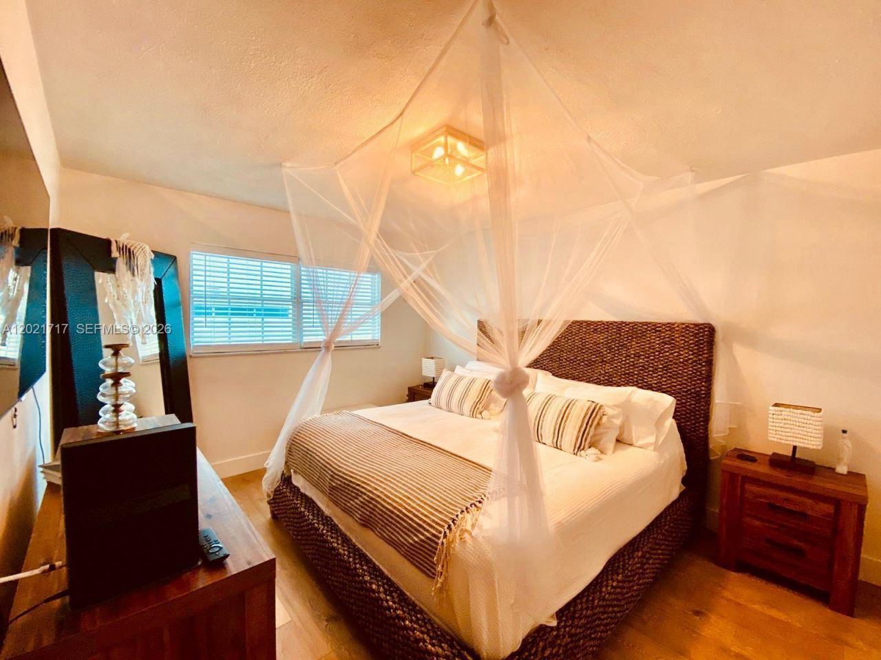 325 Ocean Dr , Unit 408, Miami Beach, FL 33139 Photo