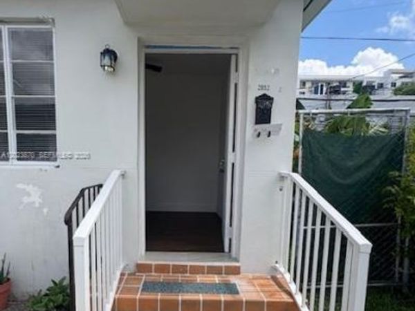 2052 SW 7th St , Unit 4, Miami, FL 33135