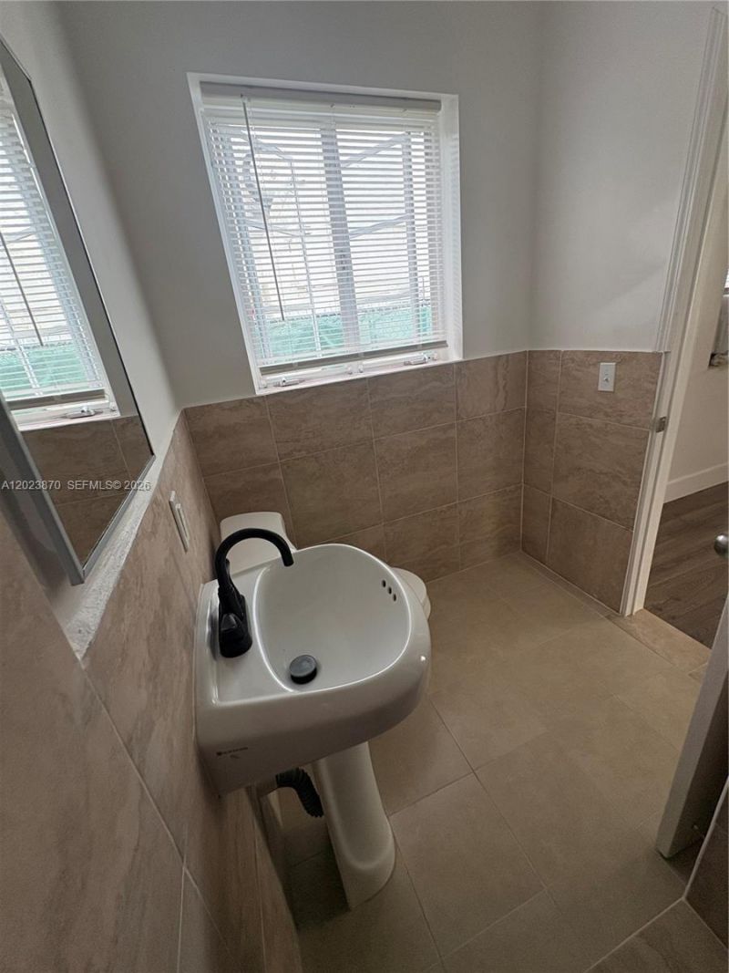 2052 SW 7th St , Unit 4, Miami, FL 33135 Photo