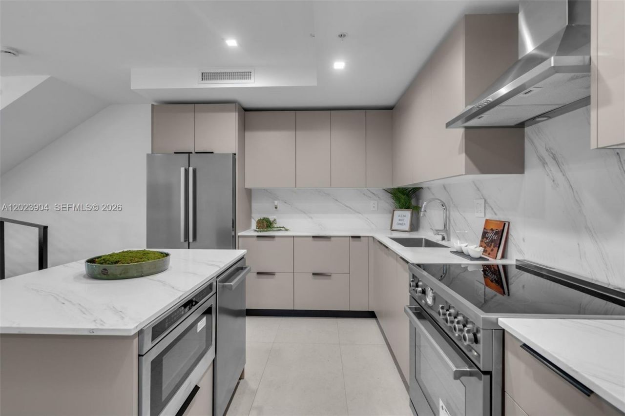 721 SW 11th Street , Unit G, Miami, FL 33129 Photo