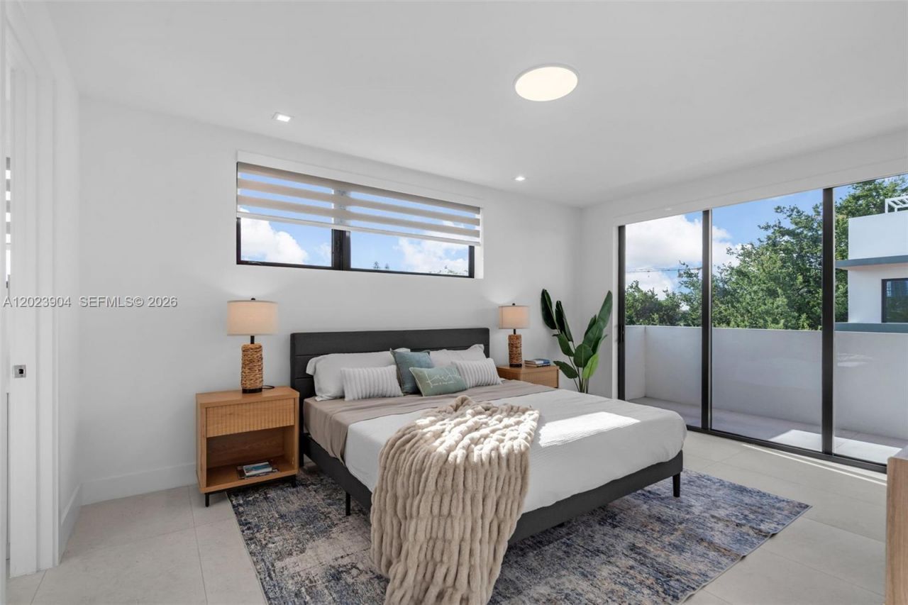 721 SW 11th Street , Unit G, Miami, FL 33129 Photo