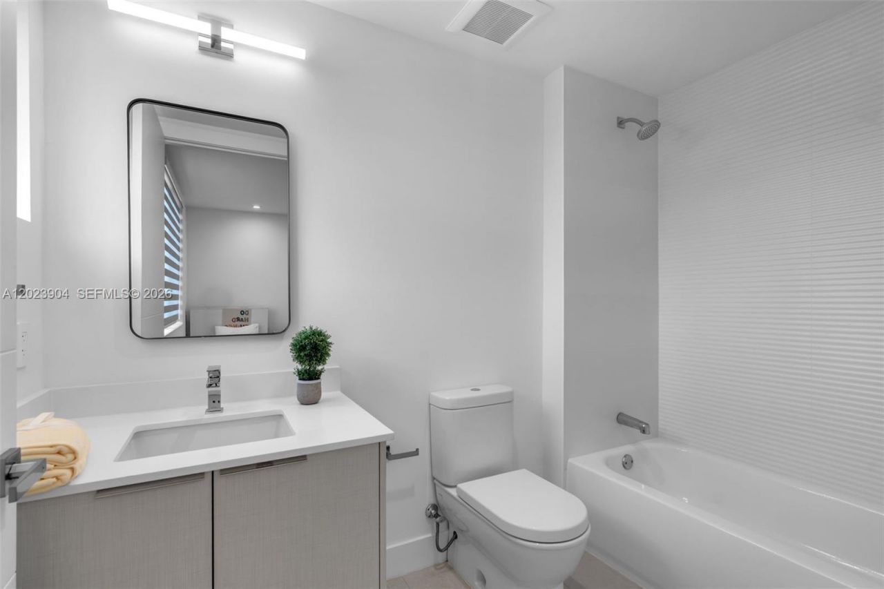 721 SW 11th Street , Unit G, Miami, FL 33129 Photo
