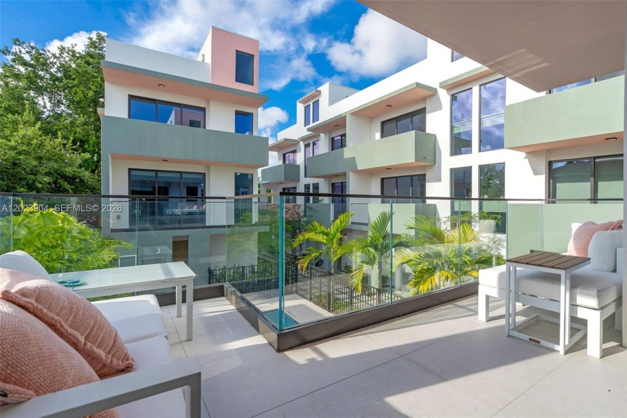 721 SW 11th Street , Unit G, Miami, FL 33129 Photo