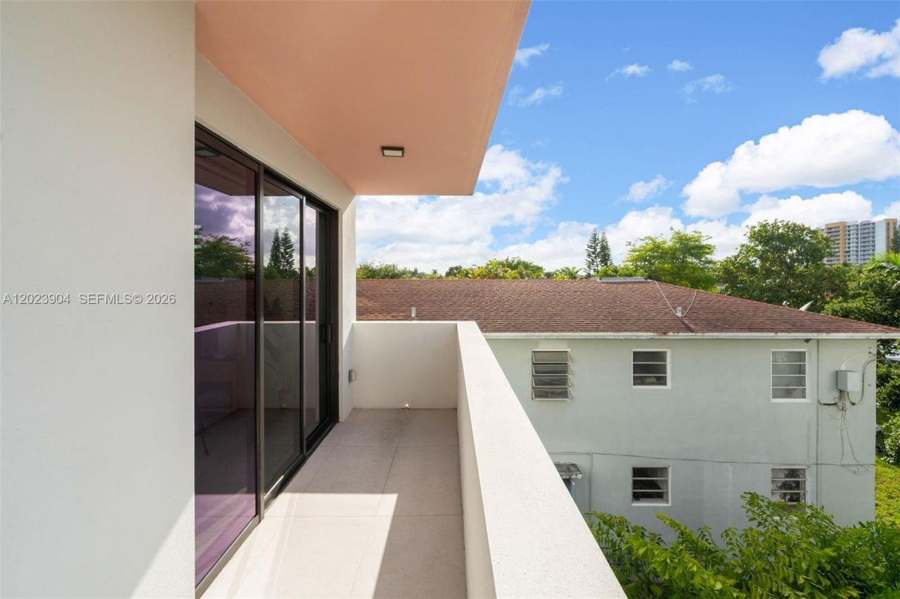 721 SW 11th Street , Unit G, Miami, FL 33129 Photo