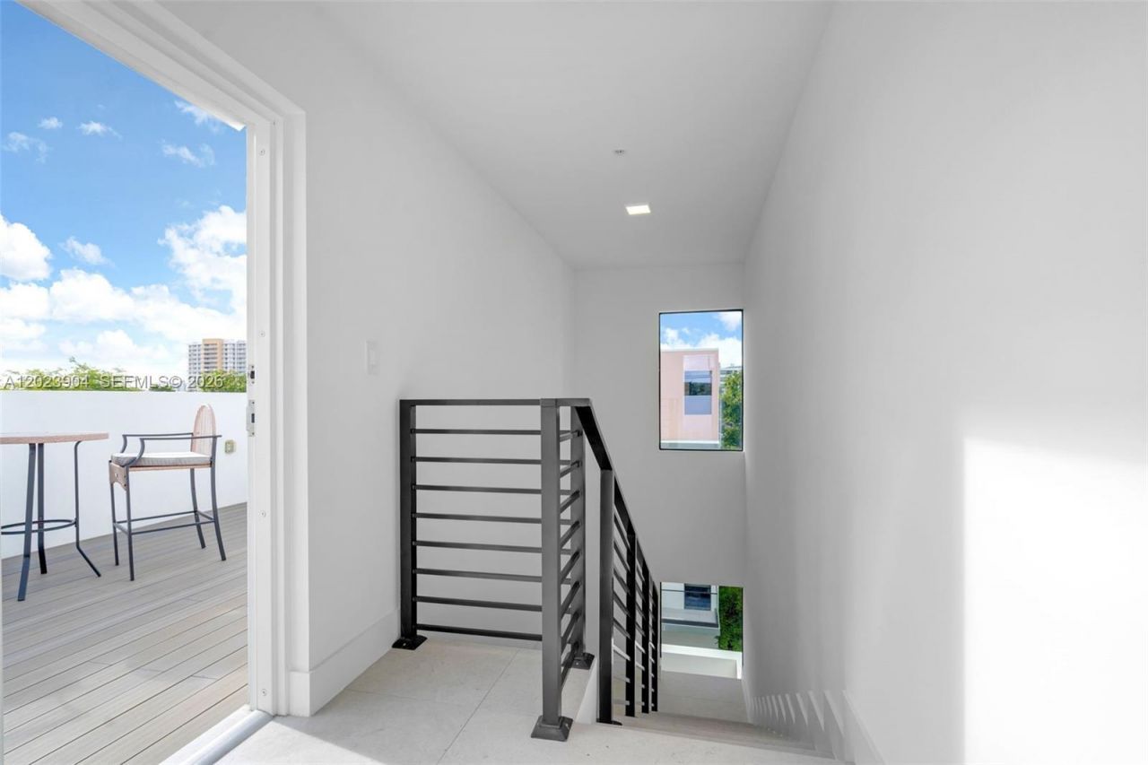 721 SW 11th Street , Unit G, Miami, FL 33129 Photo