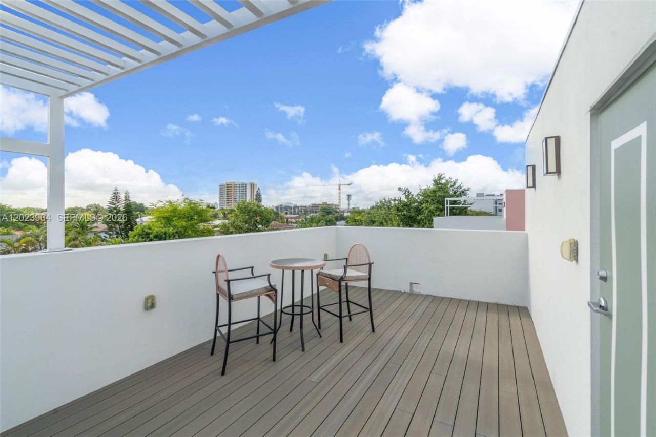 721 SW 11th Street , Unit G, Miami, FL 33129 Photo