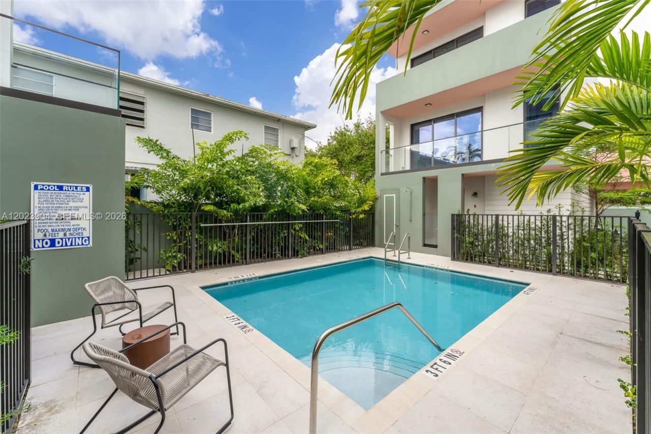 721 SW 11th Street , Unit G, Miami, FL 33129 Photo