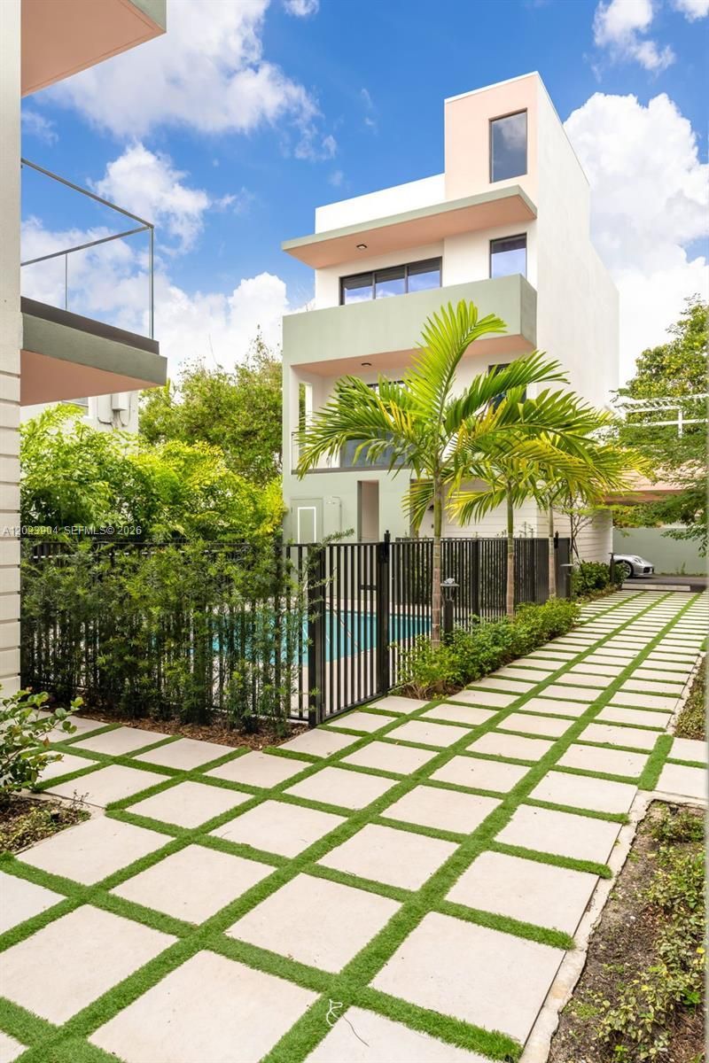 721 SW 11th Street , Unit G, Miami, FL 33129 Photo