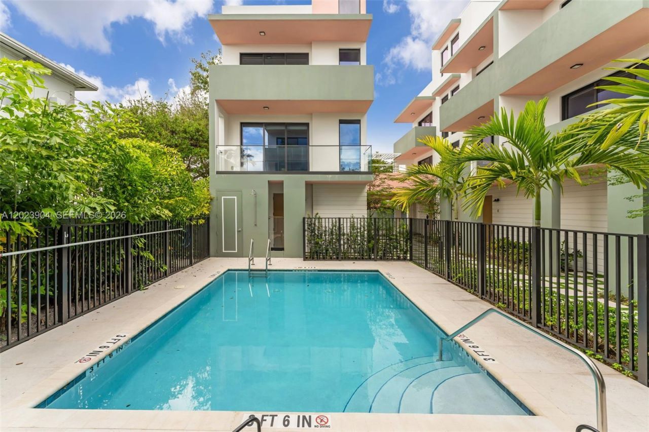 721 SW 11th Street , Unit G, Miami, FL 33129 Photo