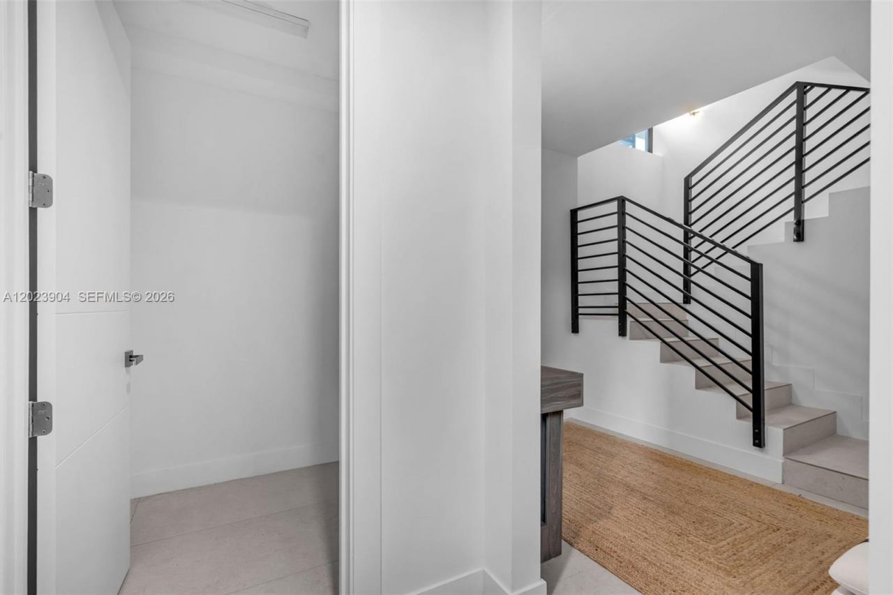 721 SW 11th Street , Unit G, Miami, FL 33129 Photo