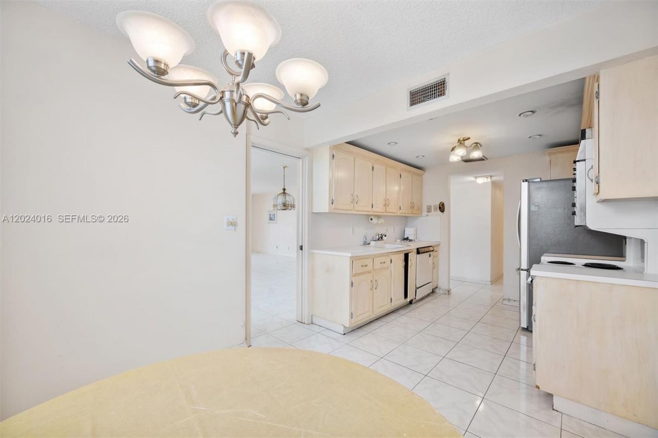 1865 S Ocean Dr, Unit 15L, Hallandale Beach, FL 33009 Photo