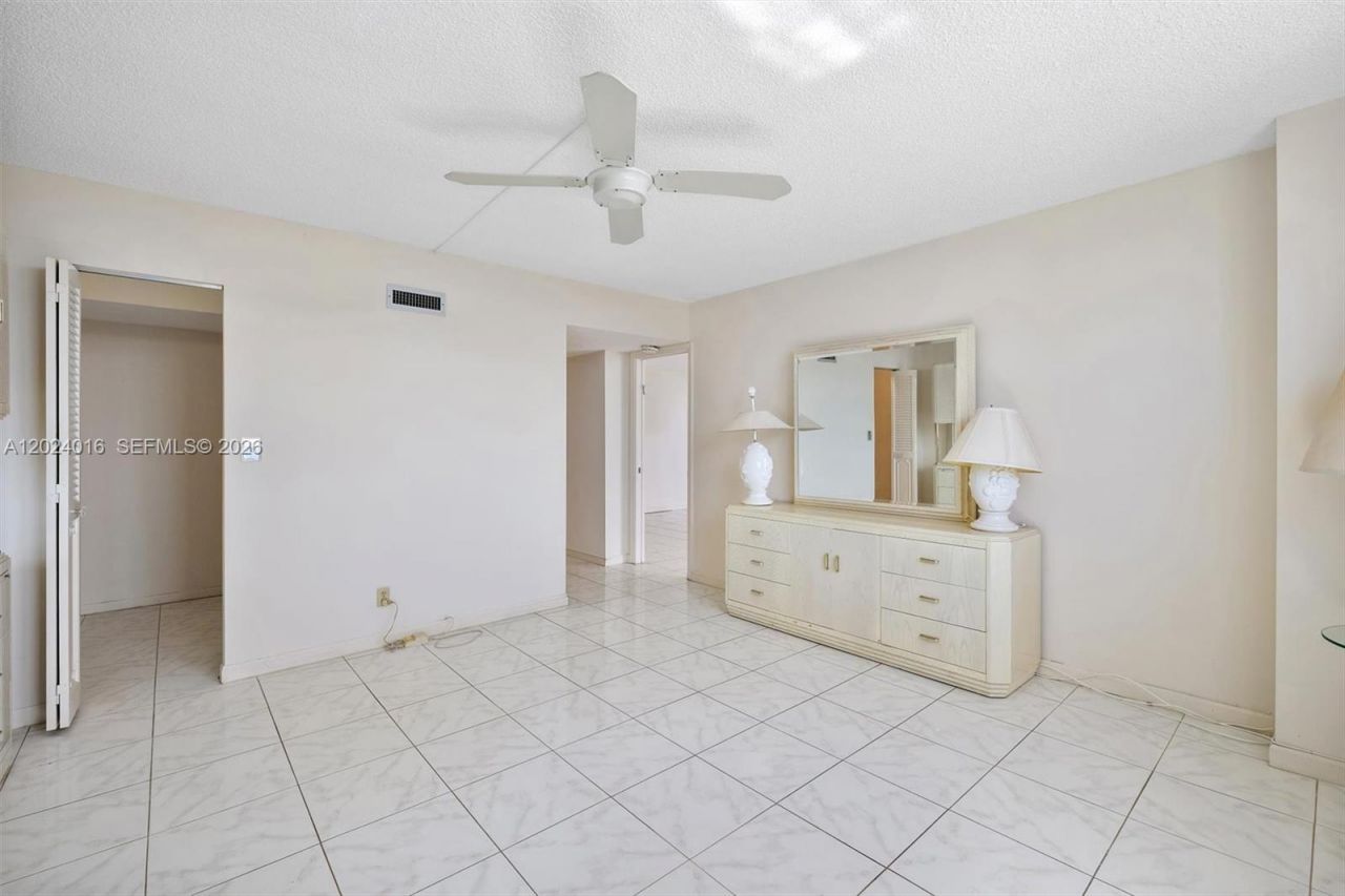 1865 S Ocean Dr, Unit 15L, Hallandale Beach, FL 33009 Photo