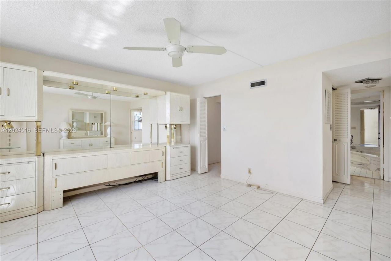 1865 S Ocean Dr, Unit 15L, Hallandale Beach, FL 33009 Photo