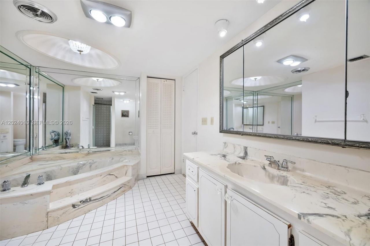 1865 S Ocean Dr, Unit 15L, Hallandale Beach, FL 33009 Photo