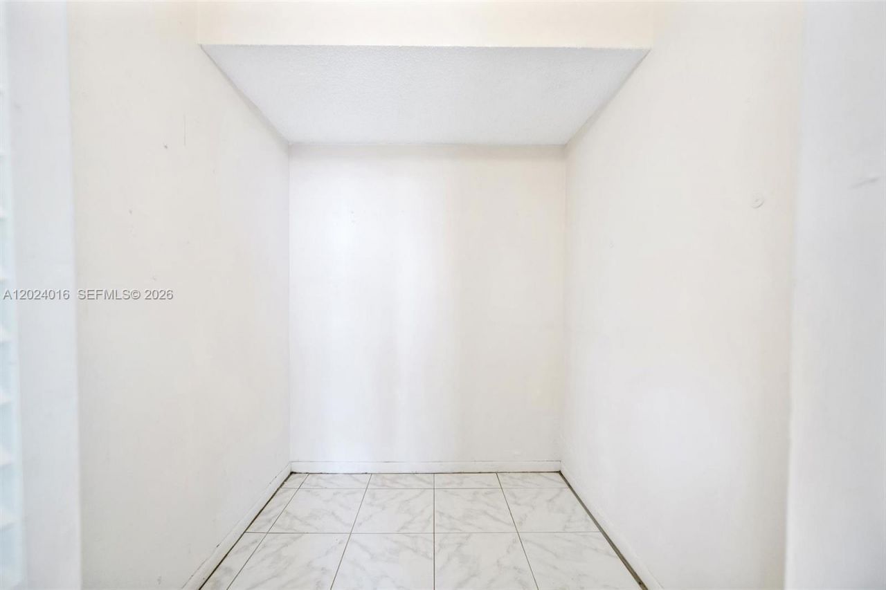 1865 S Ocean Dr, Unit 15L, Hallandale Beach, FL 33009 Photo