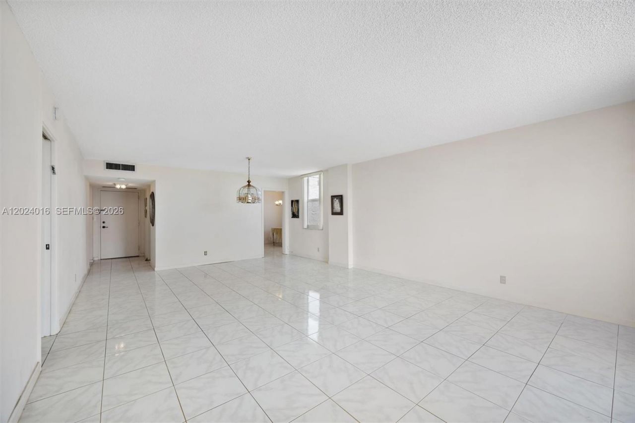 1865 S Ocean Dr, Unit 15L, Hallandale Beach, FL 33009 Photo