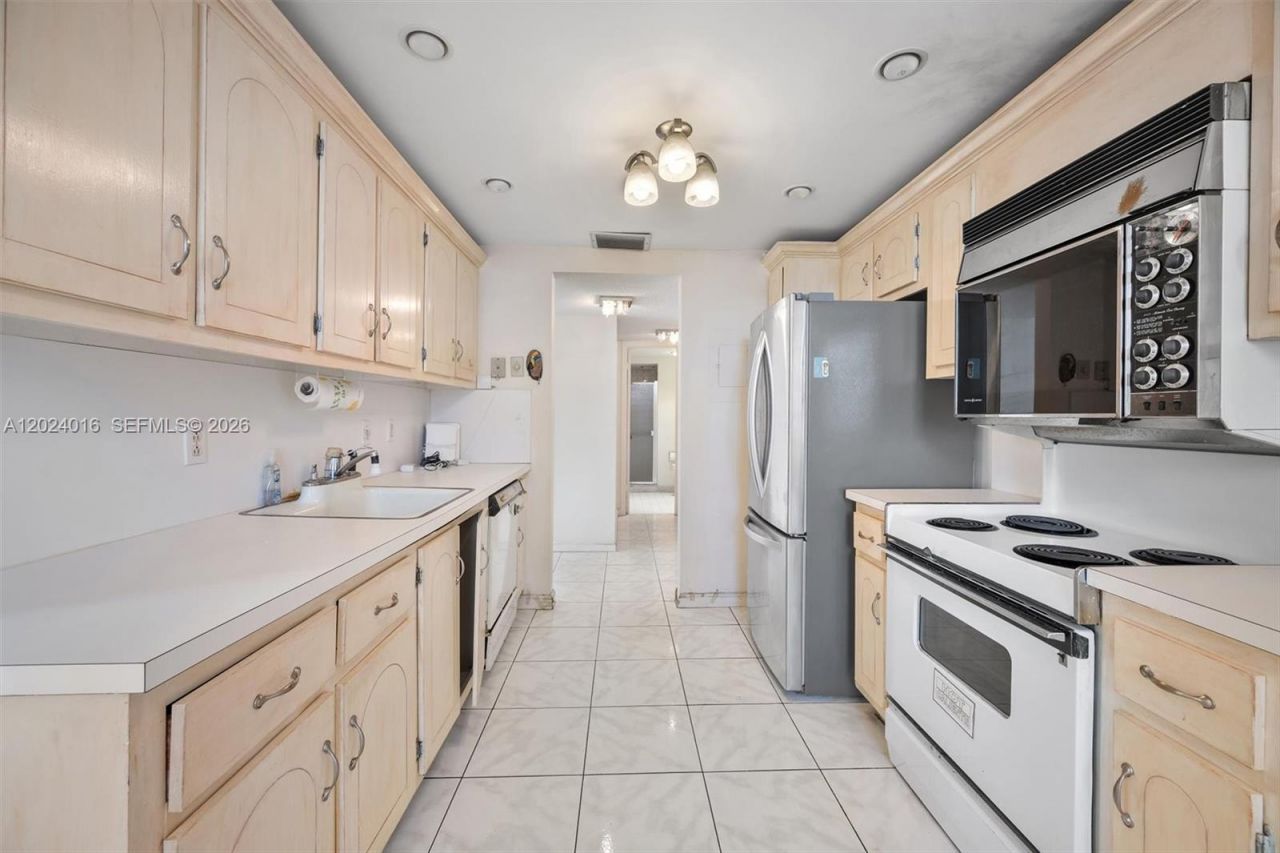 1865 S Ocean Dr, Unit 15L, Hallandale Beach, FL 33009 Photo