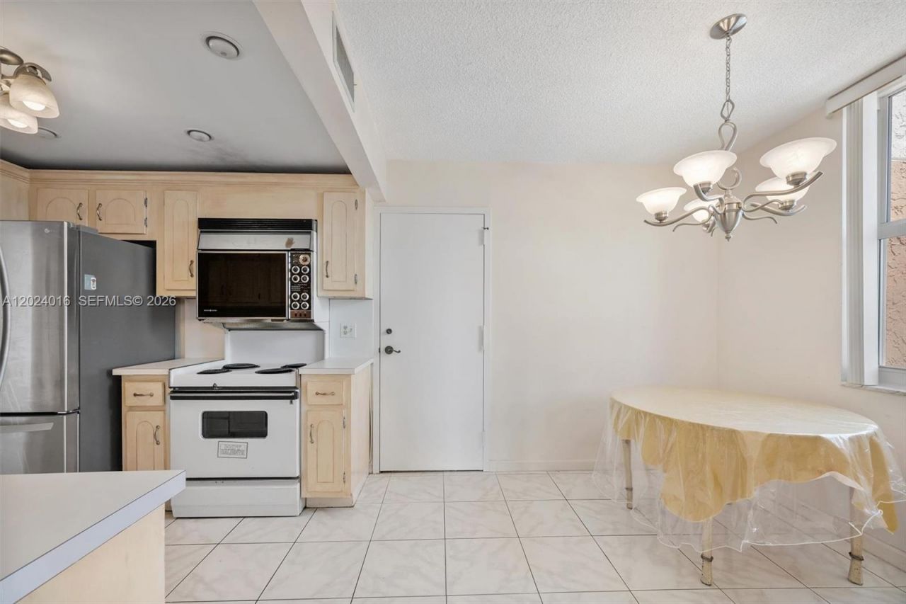 1865 S Ocean Dr, Unit 15L, Hallandale Beach, FL 33009 Photo