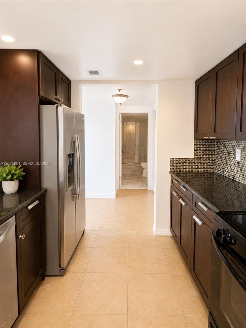 7601 E Treasure Dr , Unit 622, North Bay Village, FL 33141 Photo