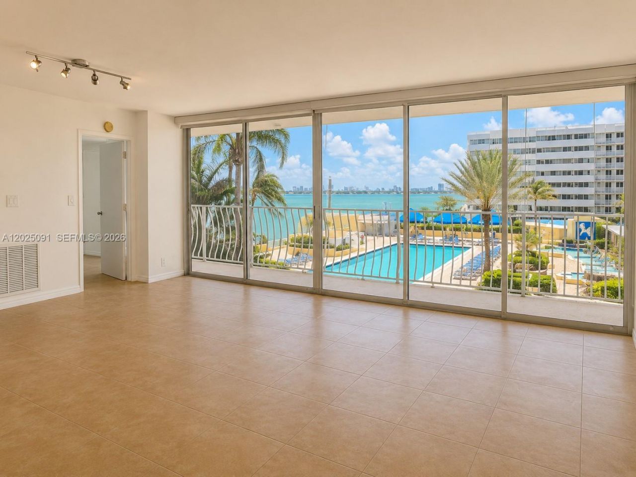 7601 E Treasure Dr , Unit 622, North Bay Village, FL 33141 Photo