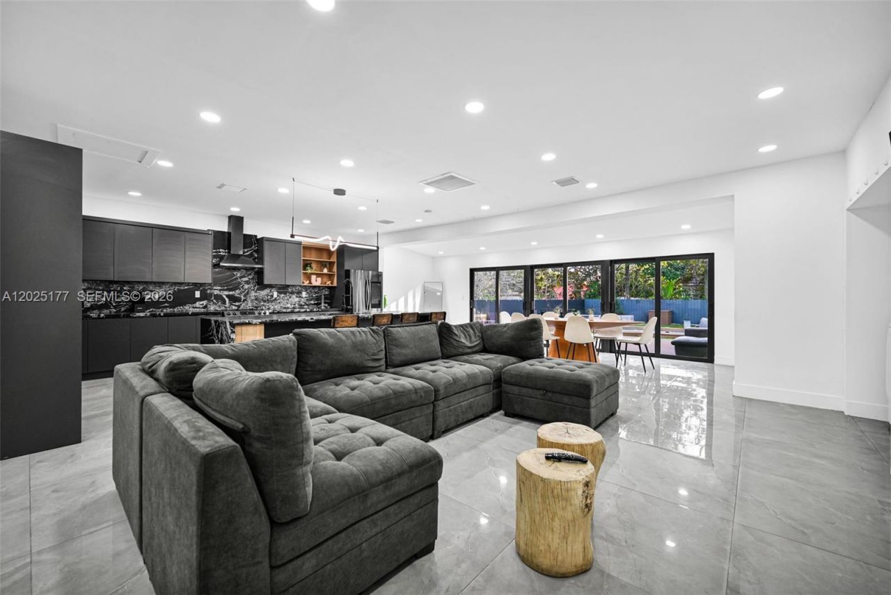 112 NW 53rd St , Miami, FL 33127 Photo