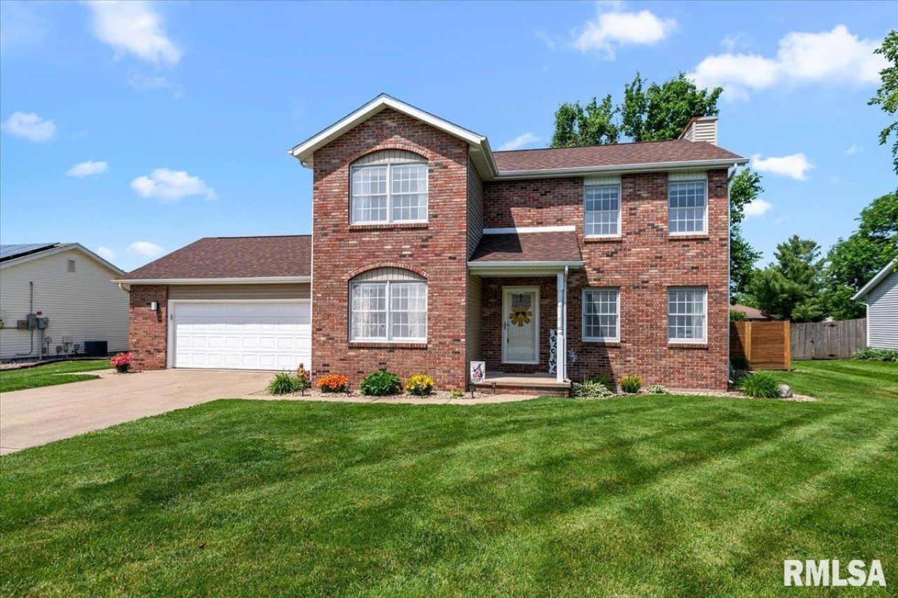 705 N Bunchberry Court, Athens, IL 62613 Main Photo