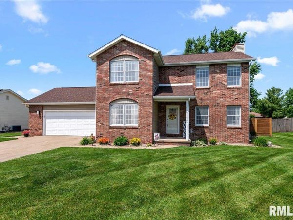 705 N Bunchberry Court, Athens, IL 62613