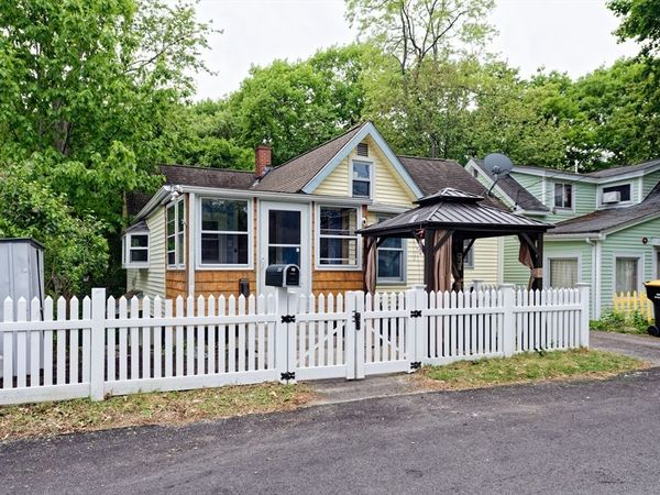 330 Mount Wayte Ave, Framingham, MA 01702