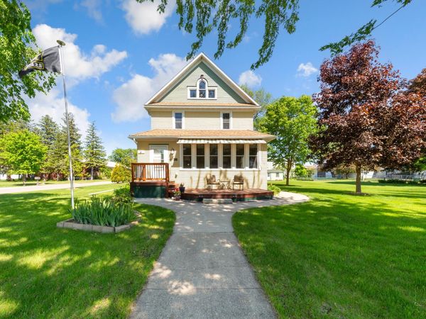 580 6th Street , Lafayette, MN 56054