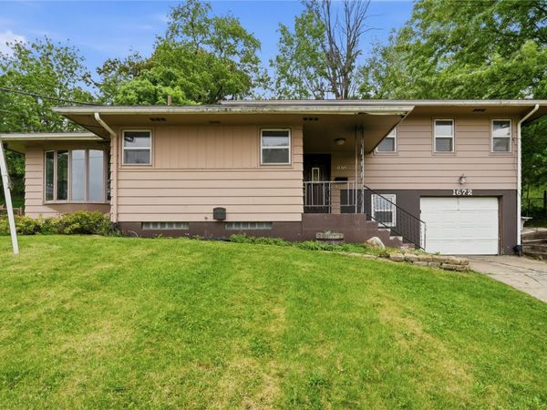 1672 10th Street NW, Cedar Rapids, IA 52305