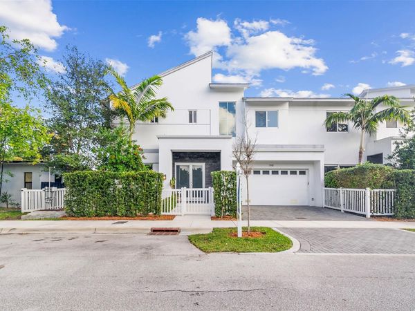 1110 NE 14th Avenue, Fort Lauderdale, FL 33304